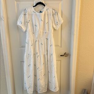 Elegant White Floral Dress, Brand Day ,, Size Large